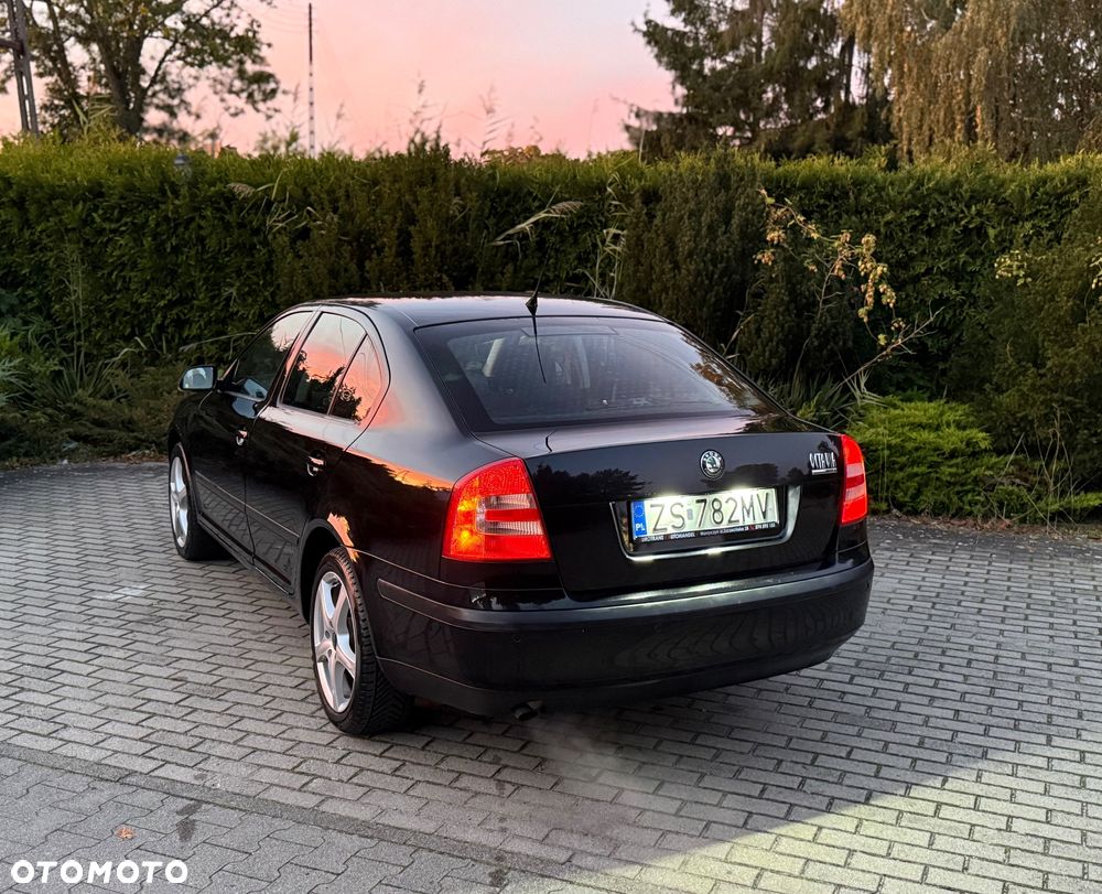 Skoda Octavia 1.6 Ambiente - 3