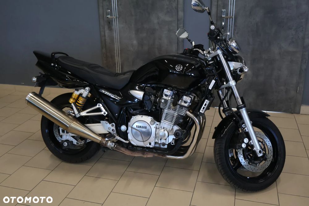 Yamaha XJR - 12