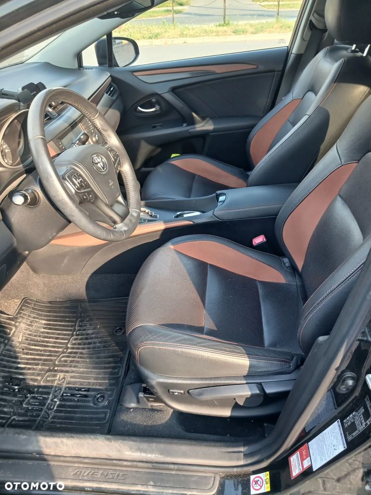 Toyota Avensis 2.0 Premium MS - 12