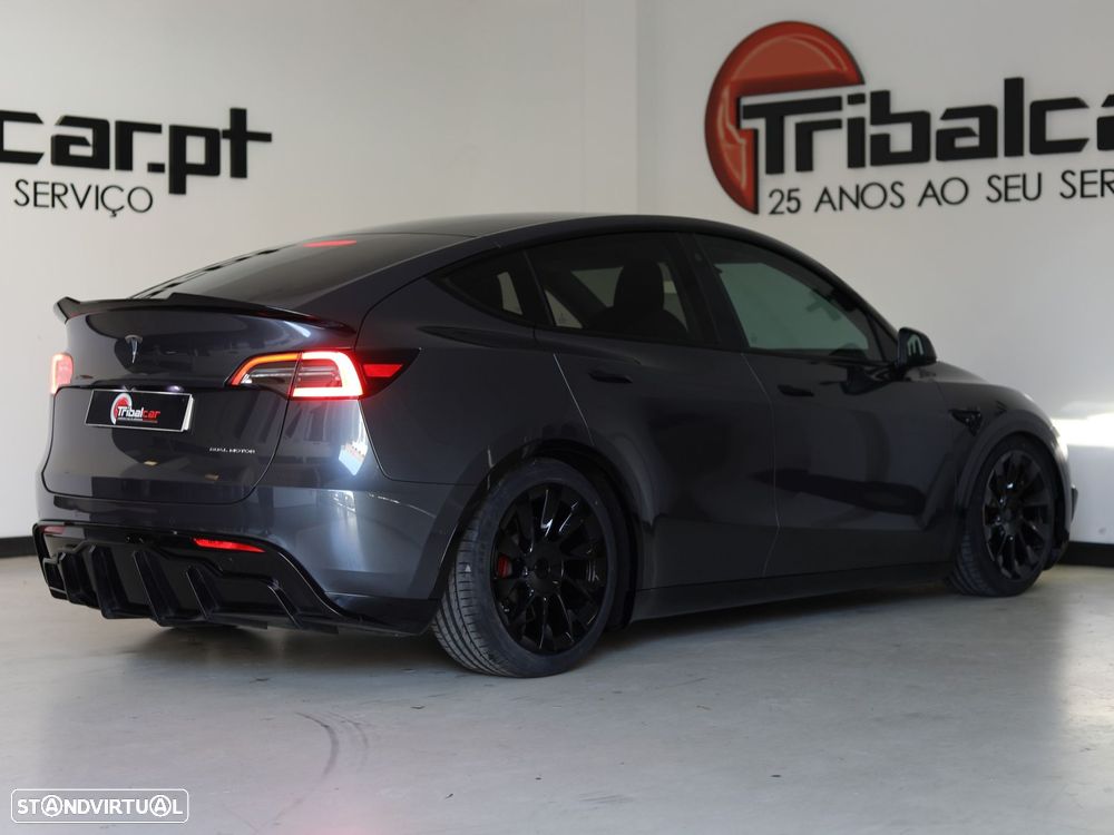 Tesla Model Y Long-Range RWD - 4