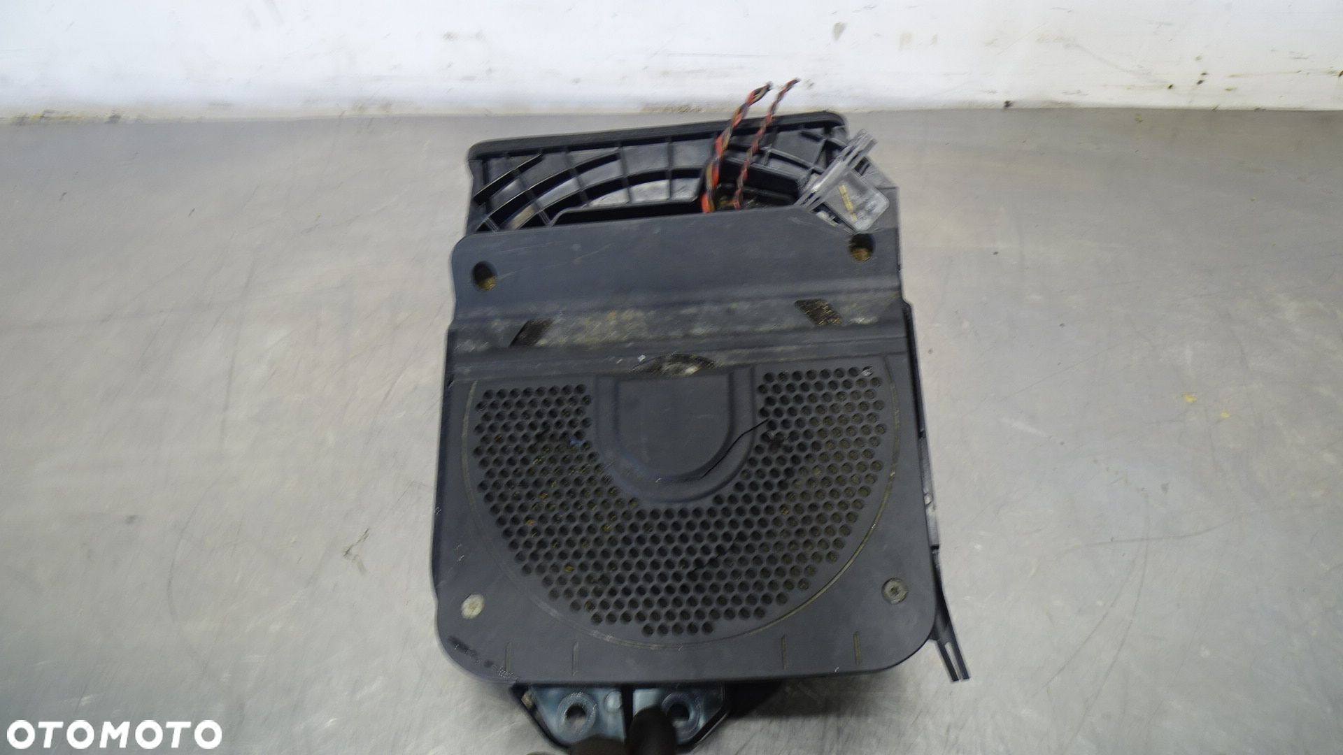 GŁOŚNIK SUBWOOFER BMW F30 320D ED 430407803424 - 3
