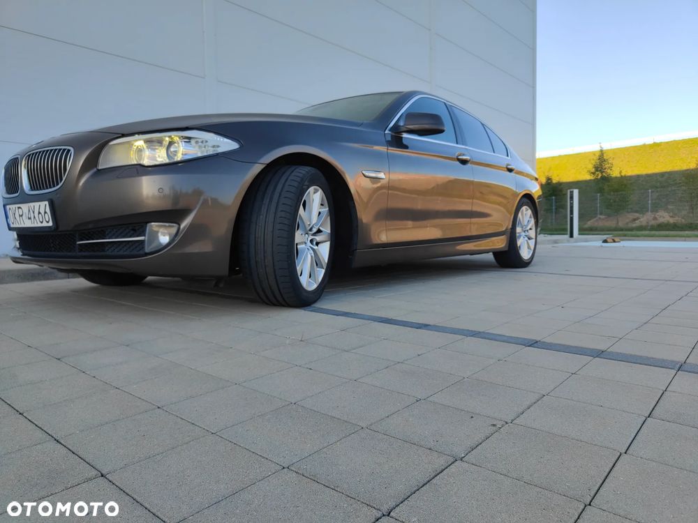 BMW Seria 5 2011 photo 2