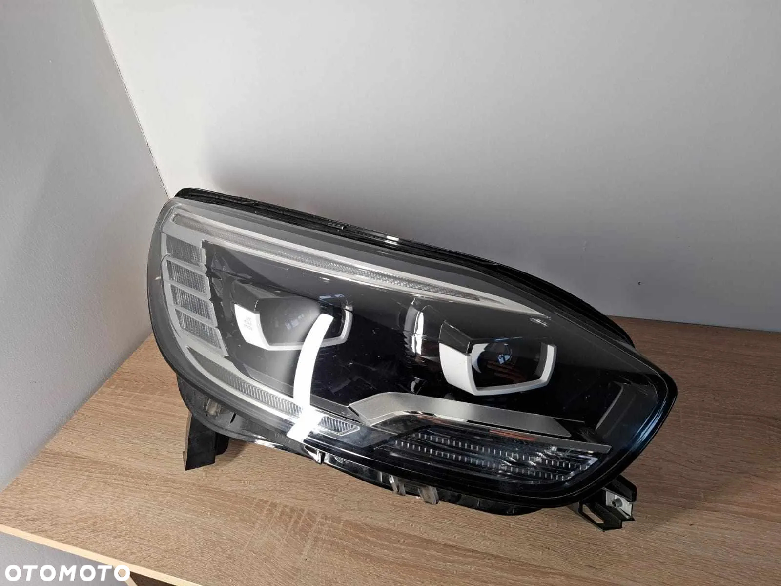 LAMPA PRAWA PRZEDNIA PRZÓD LEWA RENAULT SCENIC IV 4 16- FULL LED 260109047R - 2