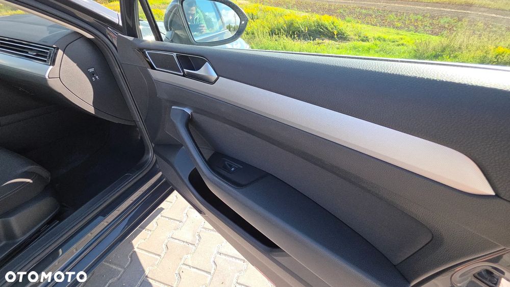 Volkswagen Passat 2.0 TDI SCR Comfortline DSG - 25