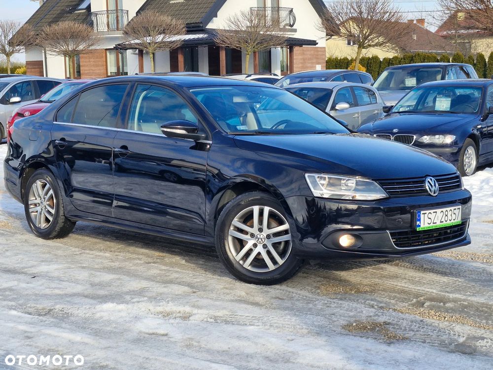 Volkswagen Jetta - 1