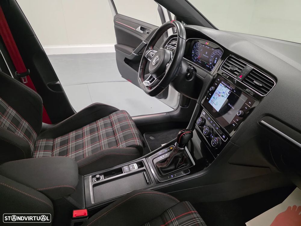 VW Golf 2.0 TSI GTI DSG Performance - 44