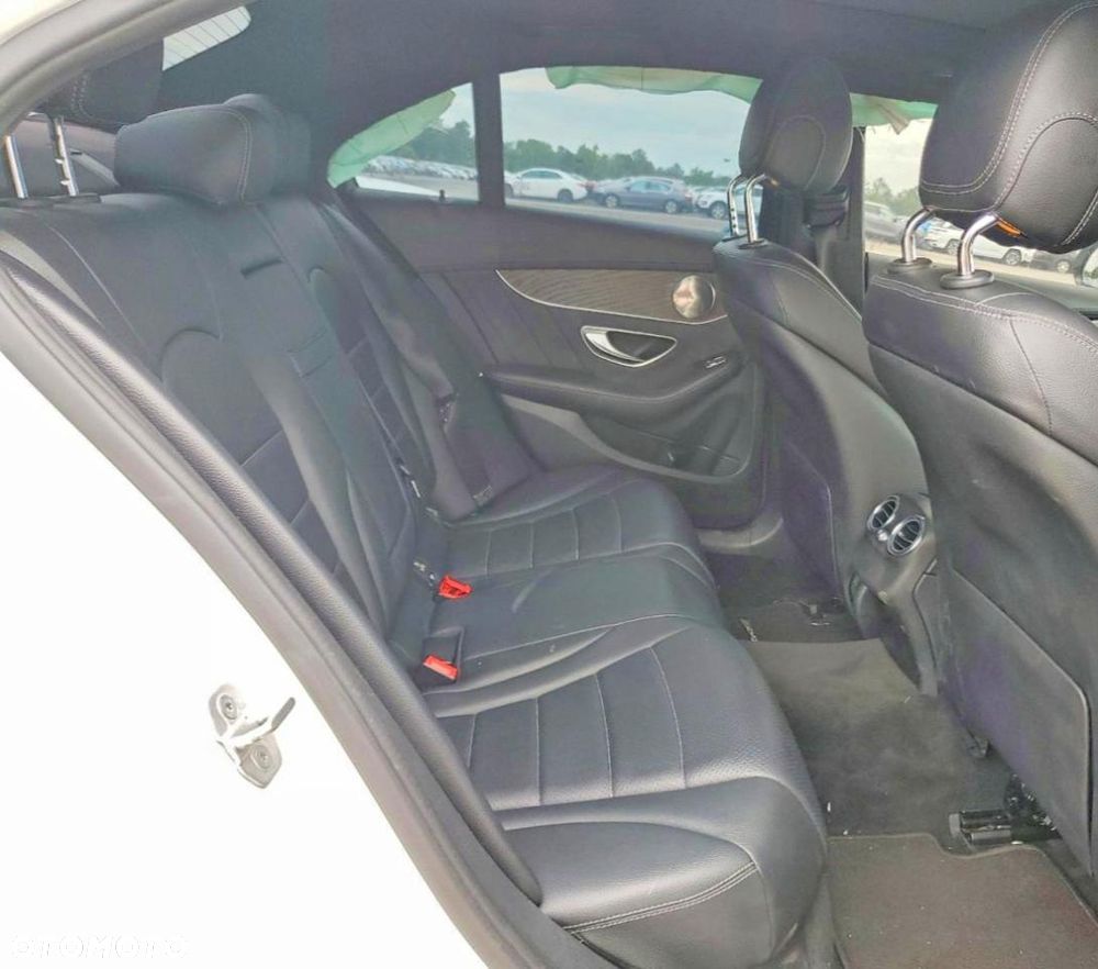 Mercedes-Benz Klasa C 300 7G-TRONIC AMG Line - 9