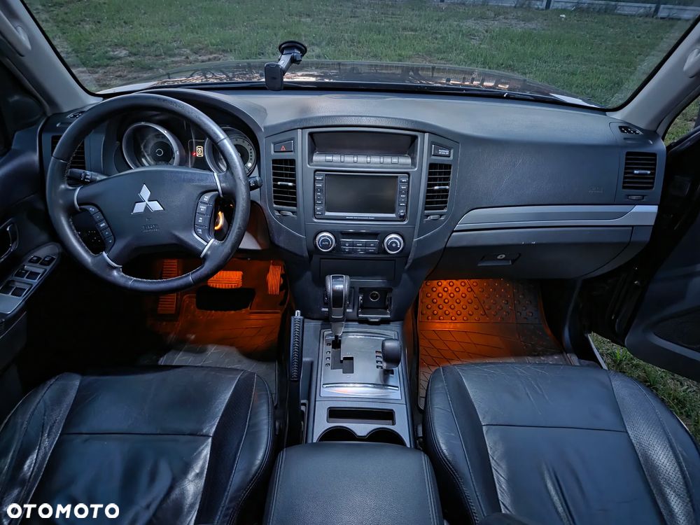 Mitsubishi Pajero - 14