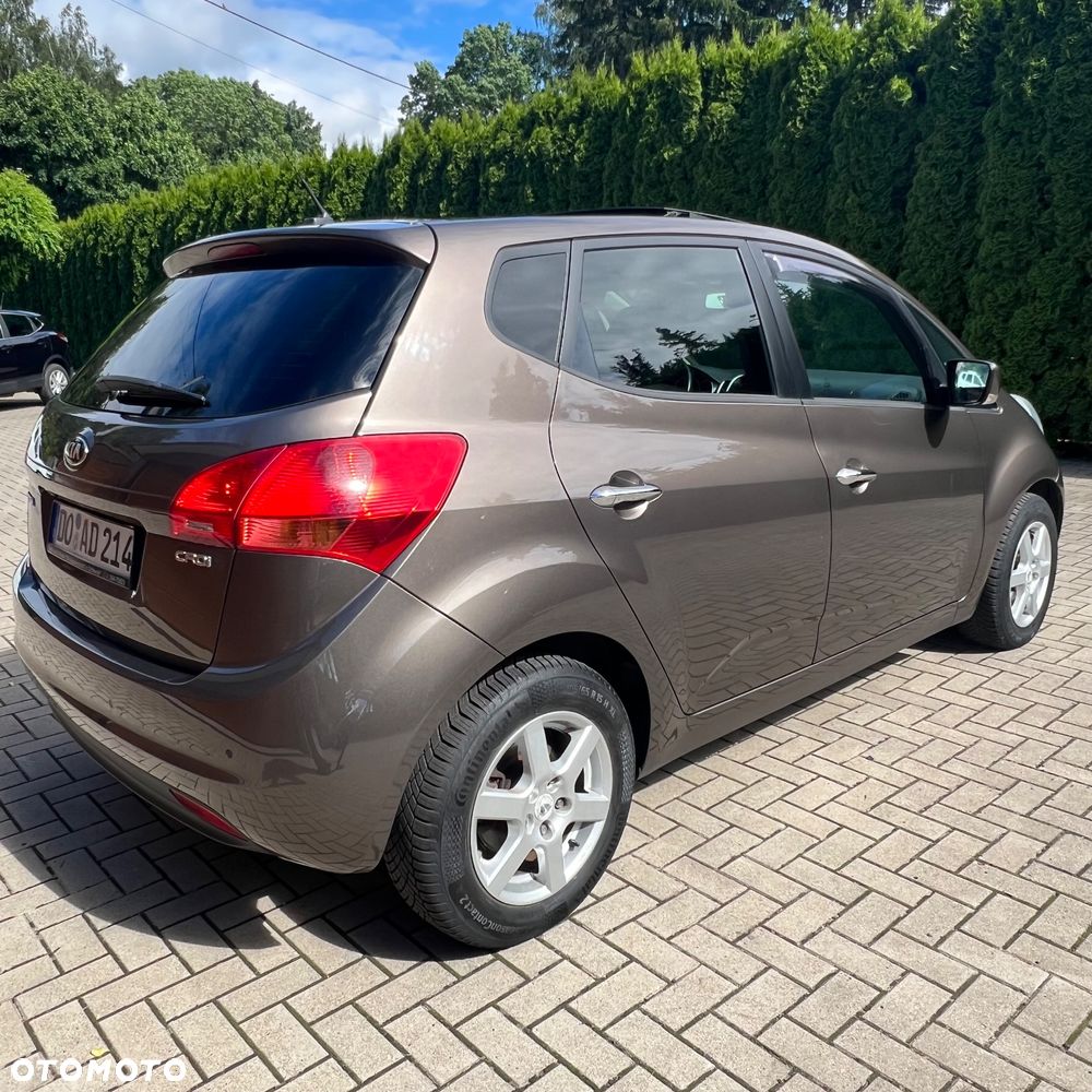 Kia Venga 1.6 CRDi 128 Fifa World Cup Edition - 6