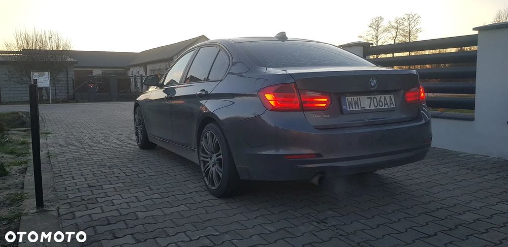 BMW Seria 3 320i - 4