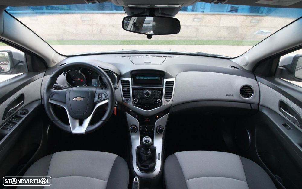 Chevrolet Cruze 1.6 LS - 8