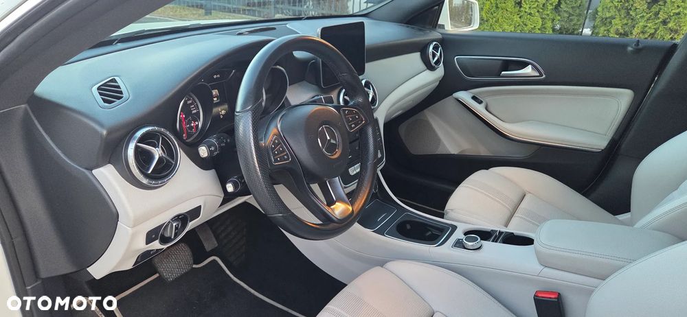 Mercedes-Benz CLA 200 7G-DCT UrbanStyle Edition - 10