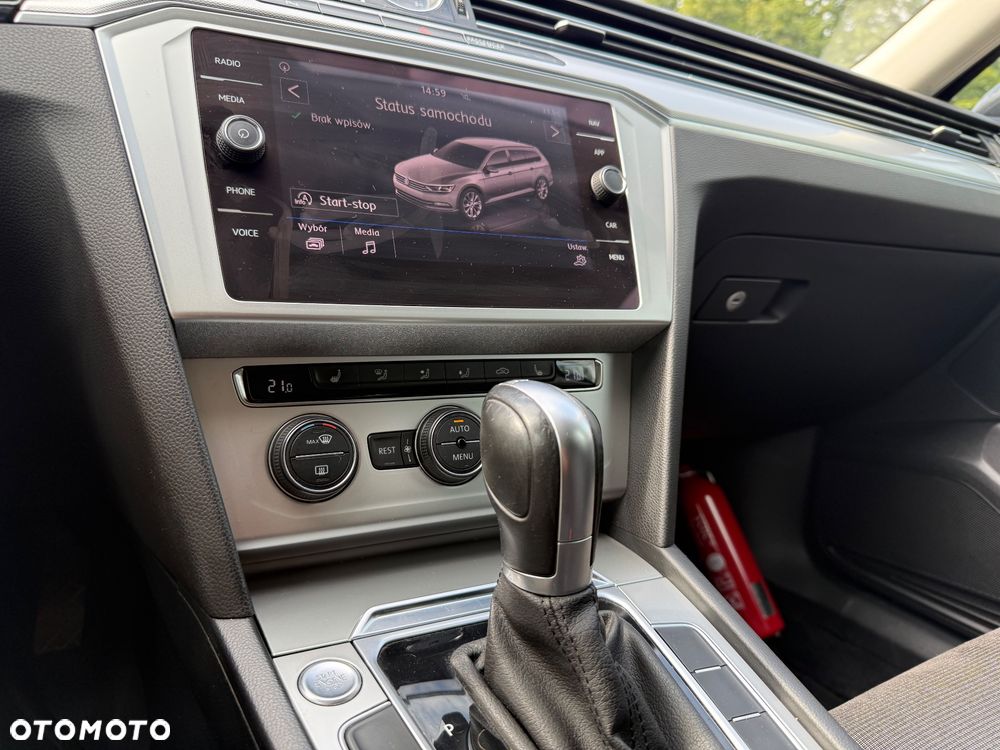 Volkswagen Passat Variant 1.6 TDI SCR DSG Comfortline - 24