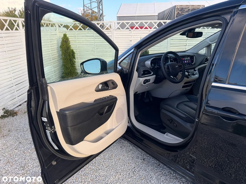 Chrysler Pacifica - 34