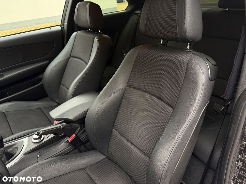 BMW Seria 1 123d DPF - 12