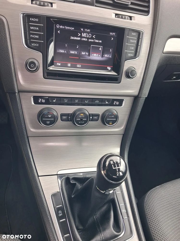 Volkswagen Golf - 6