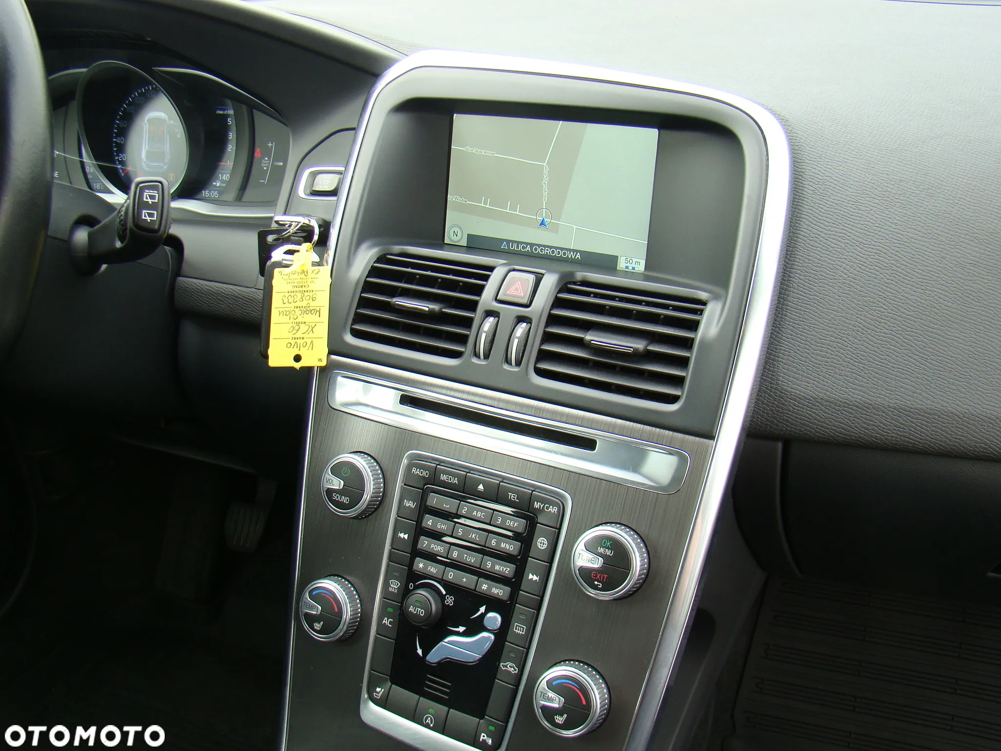 Volvo XC 60 D4 Momentum Pro - 38