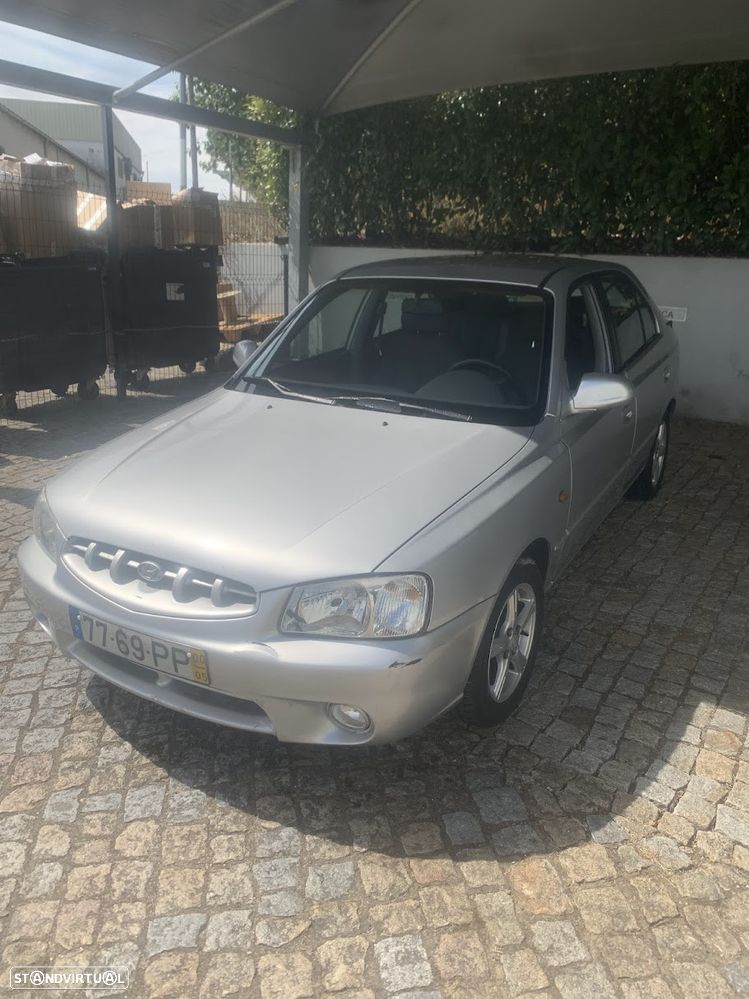Hyundai Accent 1.3 GLS - 1