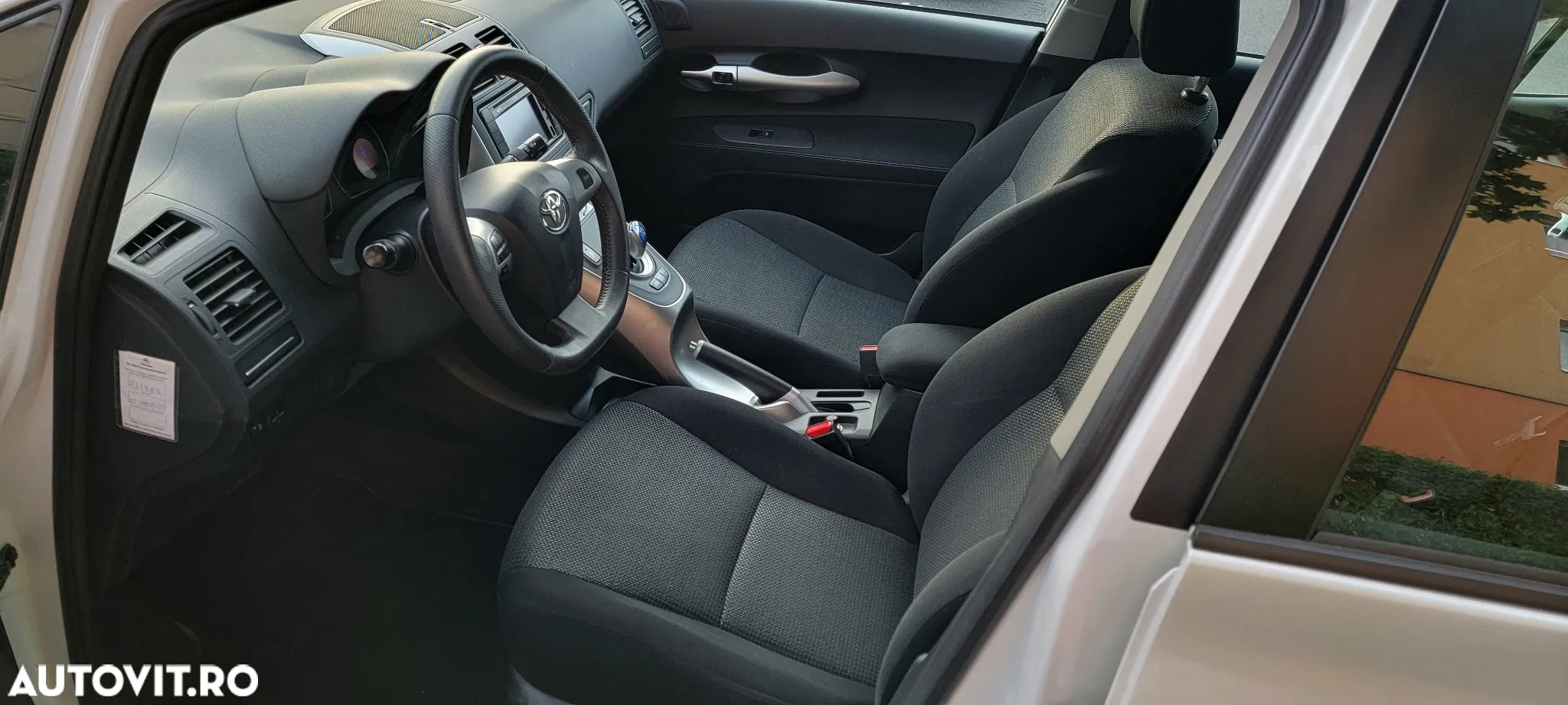 Toyota Auris 1.8 L VVT-i HSD Luna - 5
