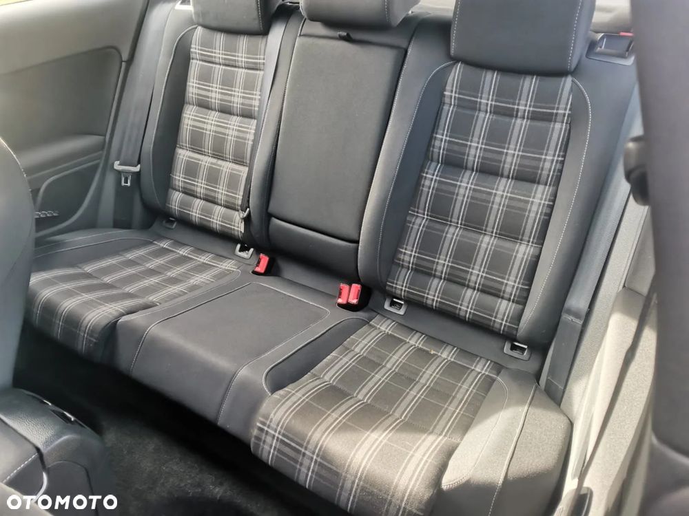 Volkswagen Golf - 17