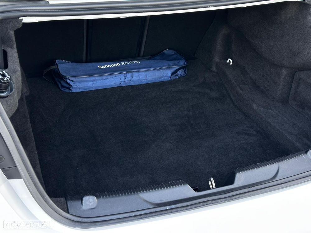 Jaguar XE 20d Aut. Pure - 23