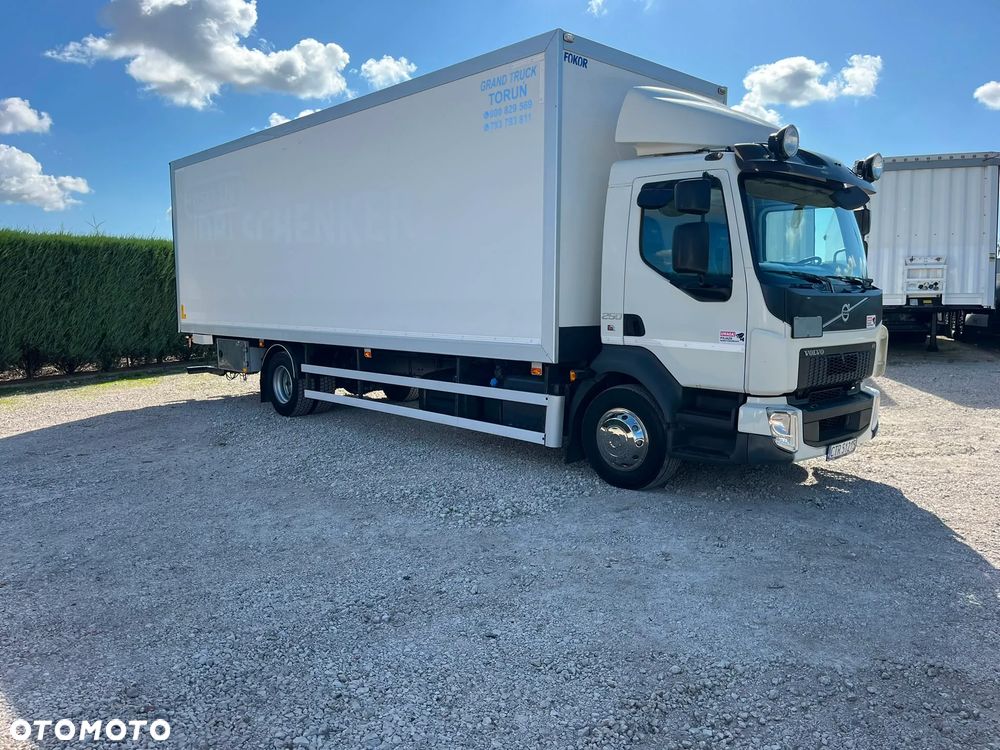 Volvo Dzierżawa izoterma z windą, otwierany bok - 5