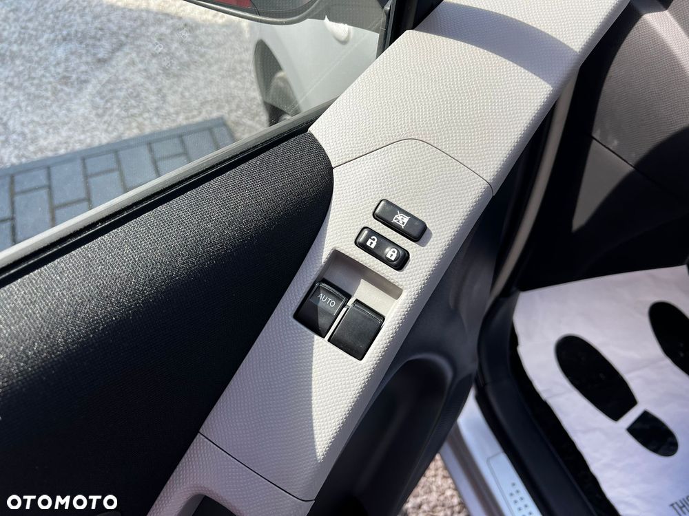 Toyota Yaris 1.33 VVT-i Executive - 27