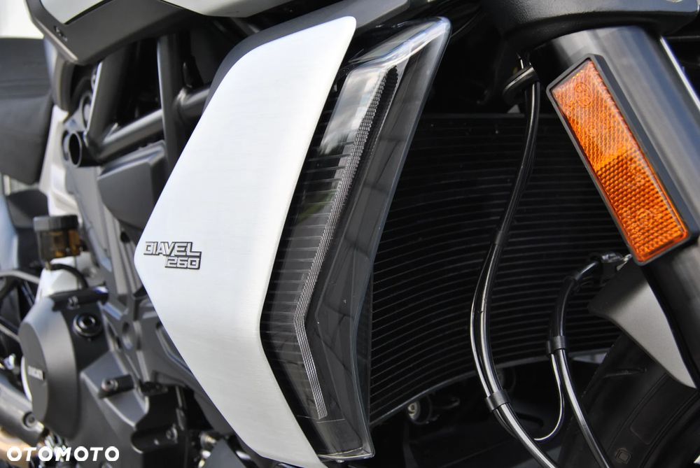 Ducati Diavel - 14