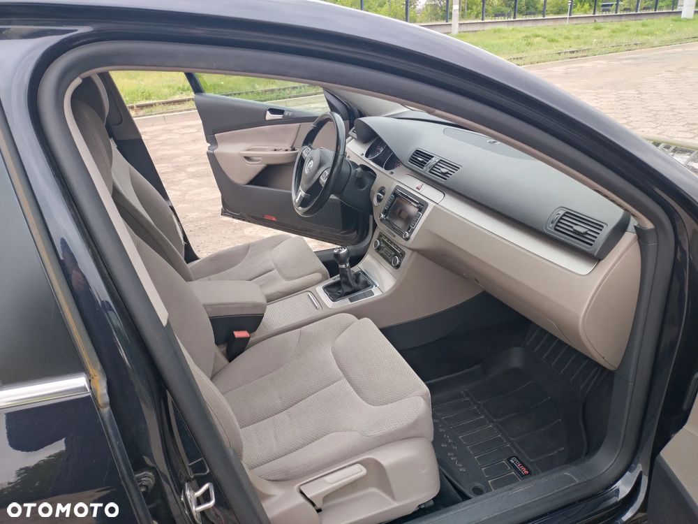Volkswagen Passat 2.0 TDI Comfortline R-Style - 10