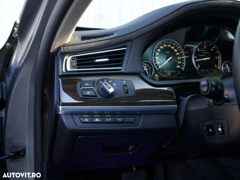 BMW Seria 7 730Ld BluePerformance Edition Exclusive - 12