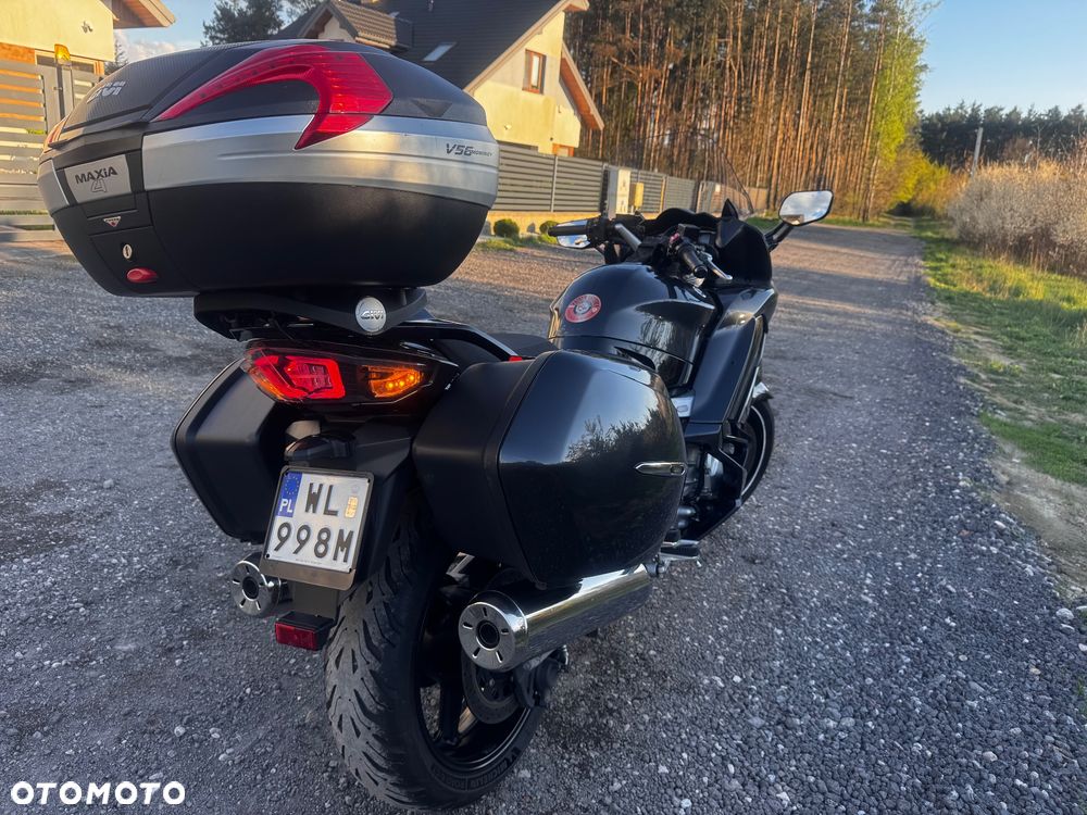 Yamaha FJR - 2