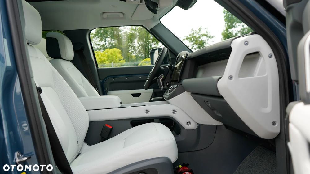 Land Rover Defender 3.0 D350 mHEV X-Dynamic HSE - 14