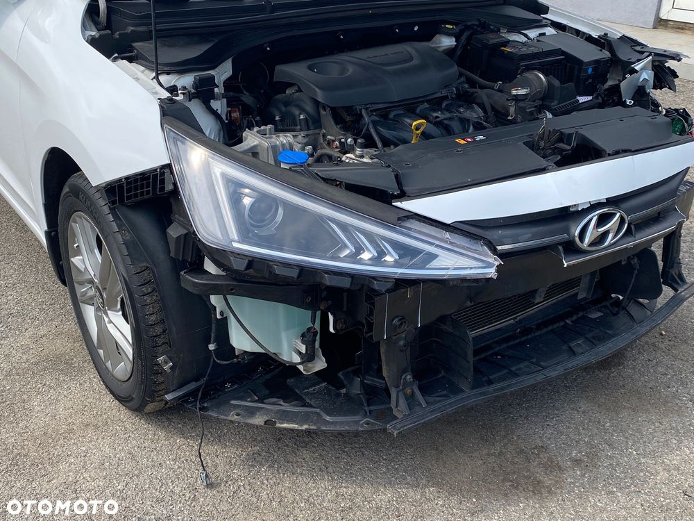 Hyundai Elantra 1.6 Comfort - 8