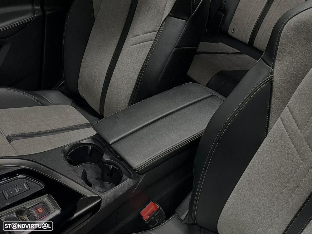 Peugeot 3008 1.6 Hybrid GT Line e-EAT8 - 34