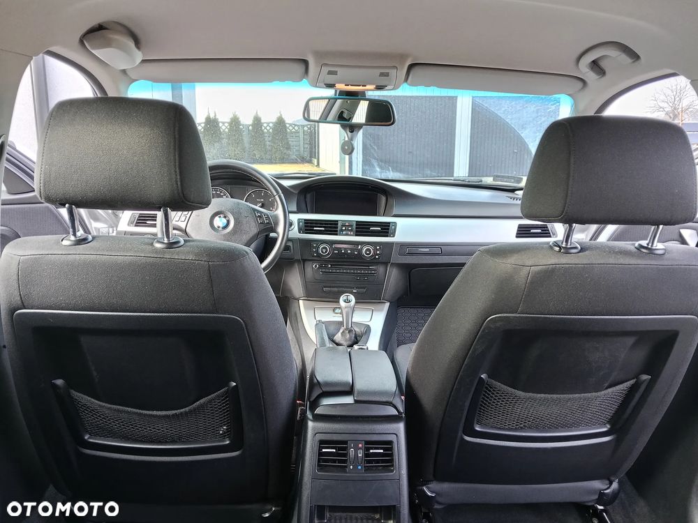 BMW Seria 3 318d - 16