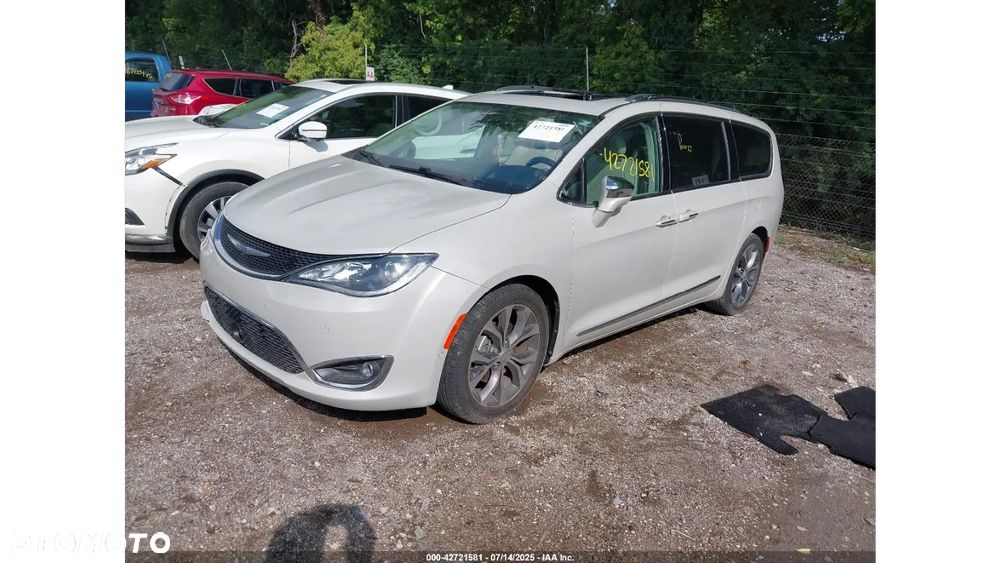 Chrysler Pacifica - 2