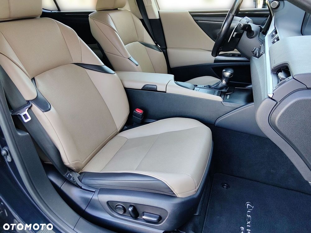 Lexus ES 300h Business Edition - 14