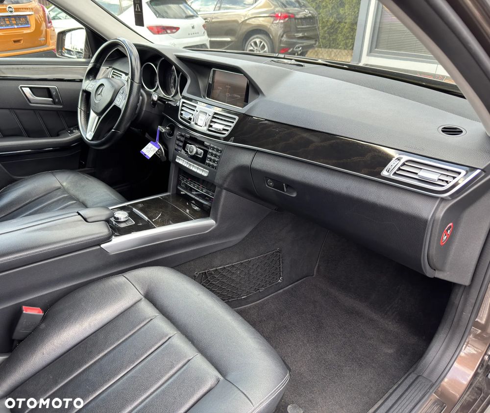 Mercedes-Benz Klasa E 250 BlueTEC 4Matic 7G-TRONIC Avantgarde - 28