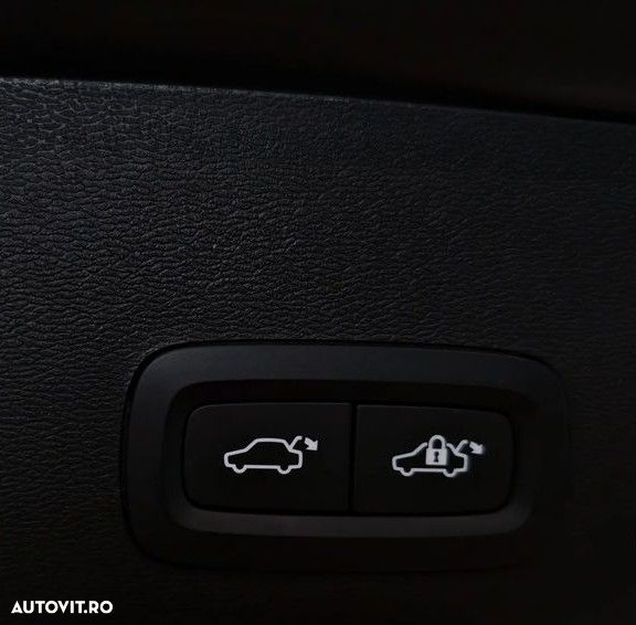 Volvo XC 40 T3 Momentum Pro - 22