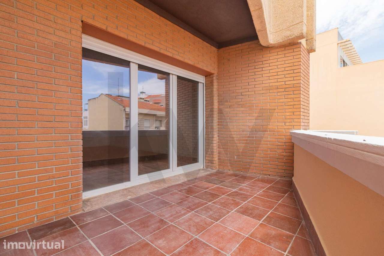 T2 totalmente remodelado para arrendamento em Vila Franca de Xira - Grande imagem: 4/29