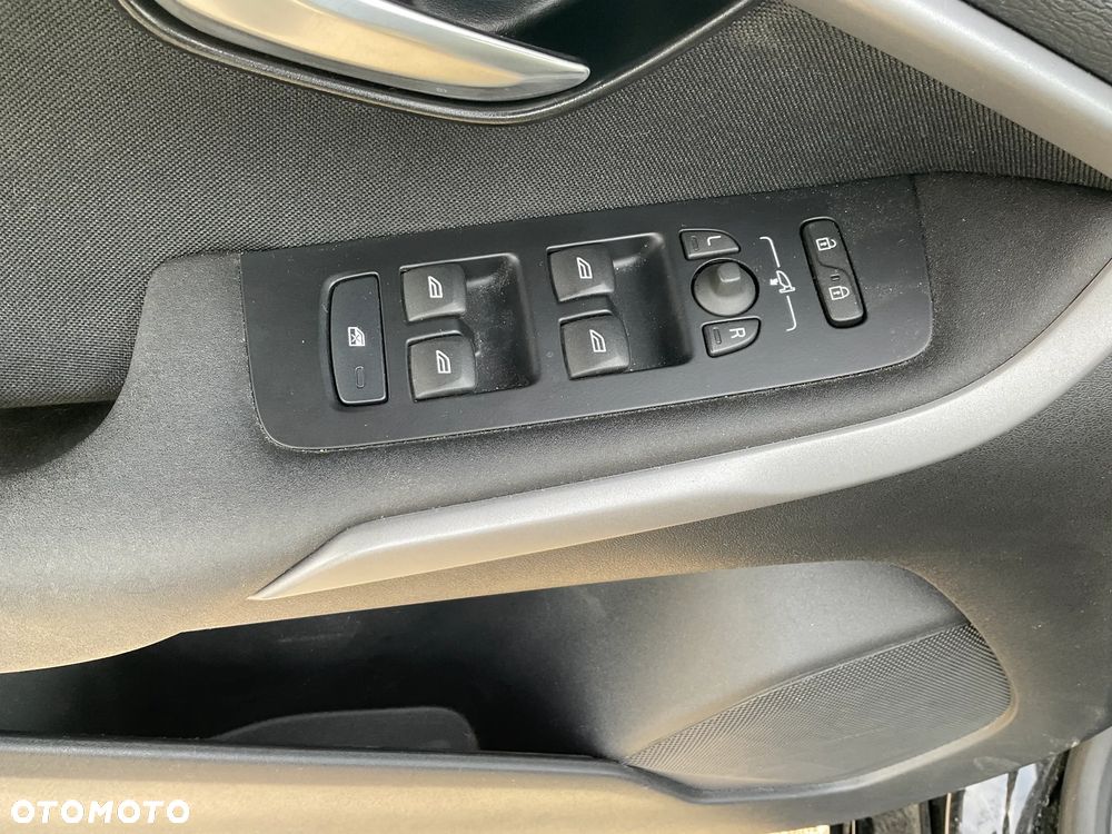 Volvo V40 D2 Drive-E SCR Momentum - 16