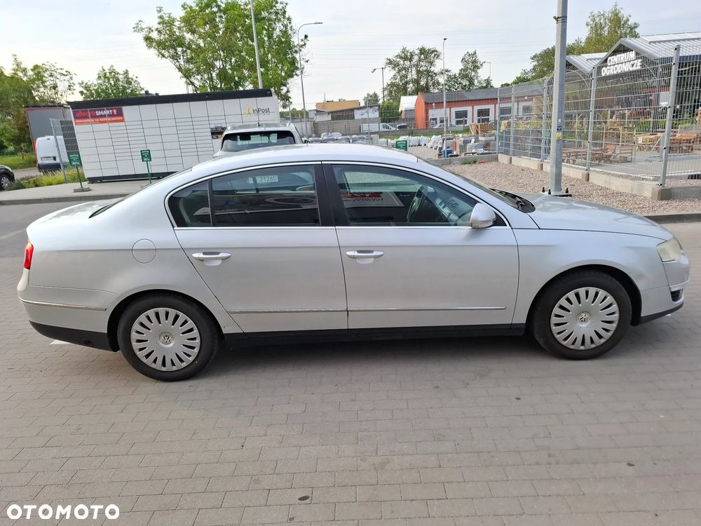 Volkswagen Passat 1.6 Comfortline - 1