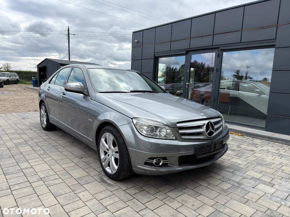 Mercedes-Benz Klasa C 180 CGI BlueEFFICIENCY Avantgarde - 3