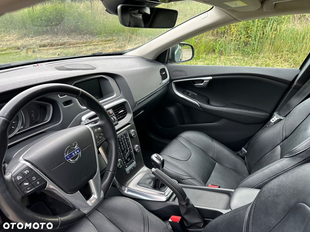 Volvo V40 D2 Momentum - 16