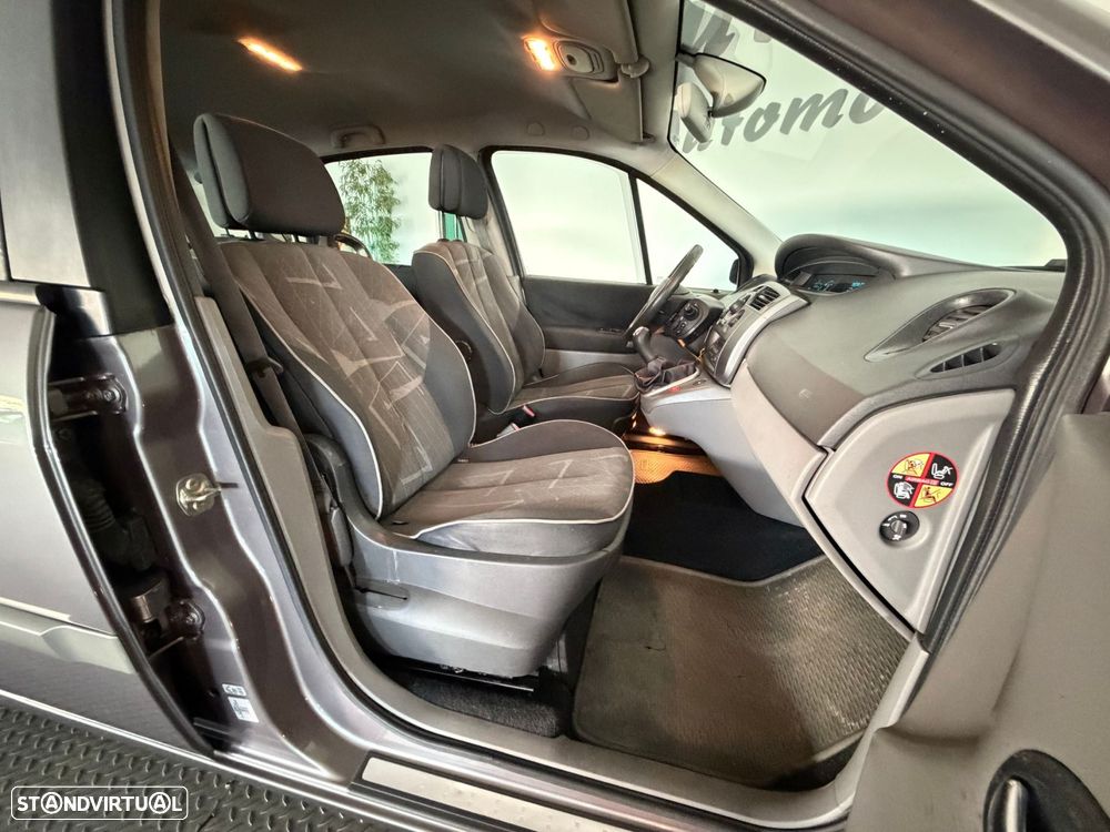 Renault Mégane Scénic - 23