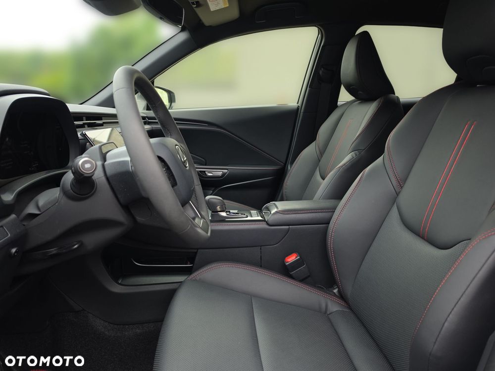 Lexus LBX 1.5 Hybrid Emotion - 21