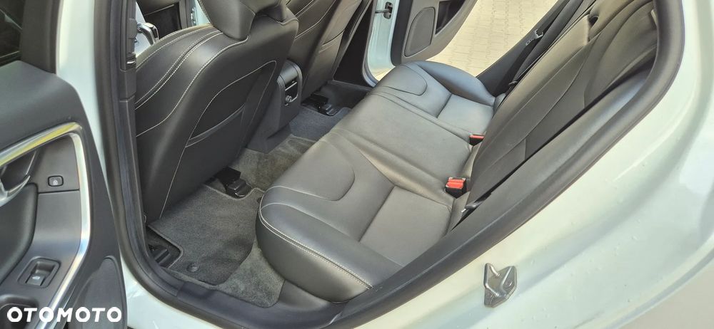 Volvo V60 D3 Momentum Core - 19