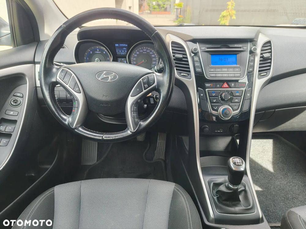 Hyundai i30 i30cw 1.6 CRDi Fifa World Cup Edition - 12
