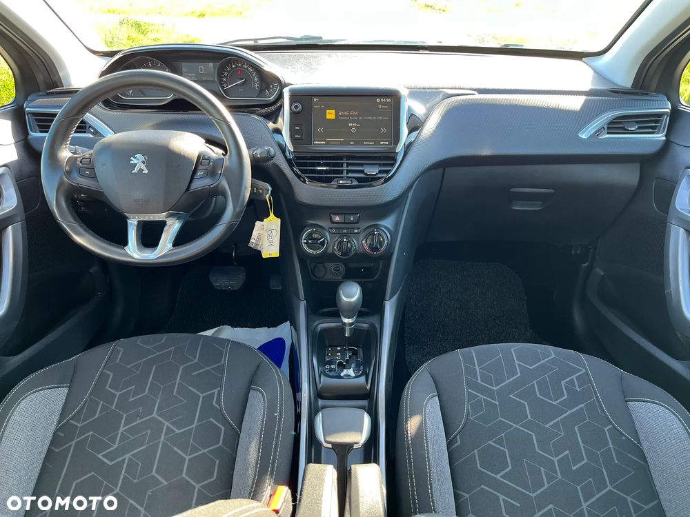 Peugeot 2008 1.2 Pure Tech GPF Style S&S EAT6 - 10