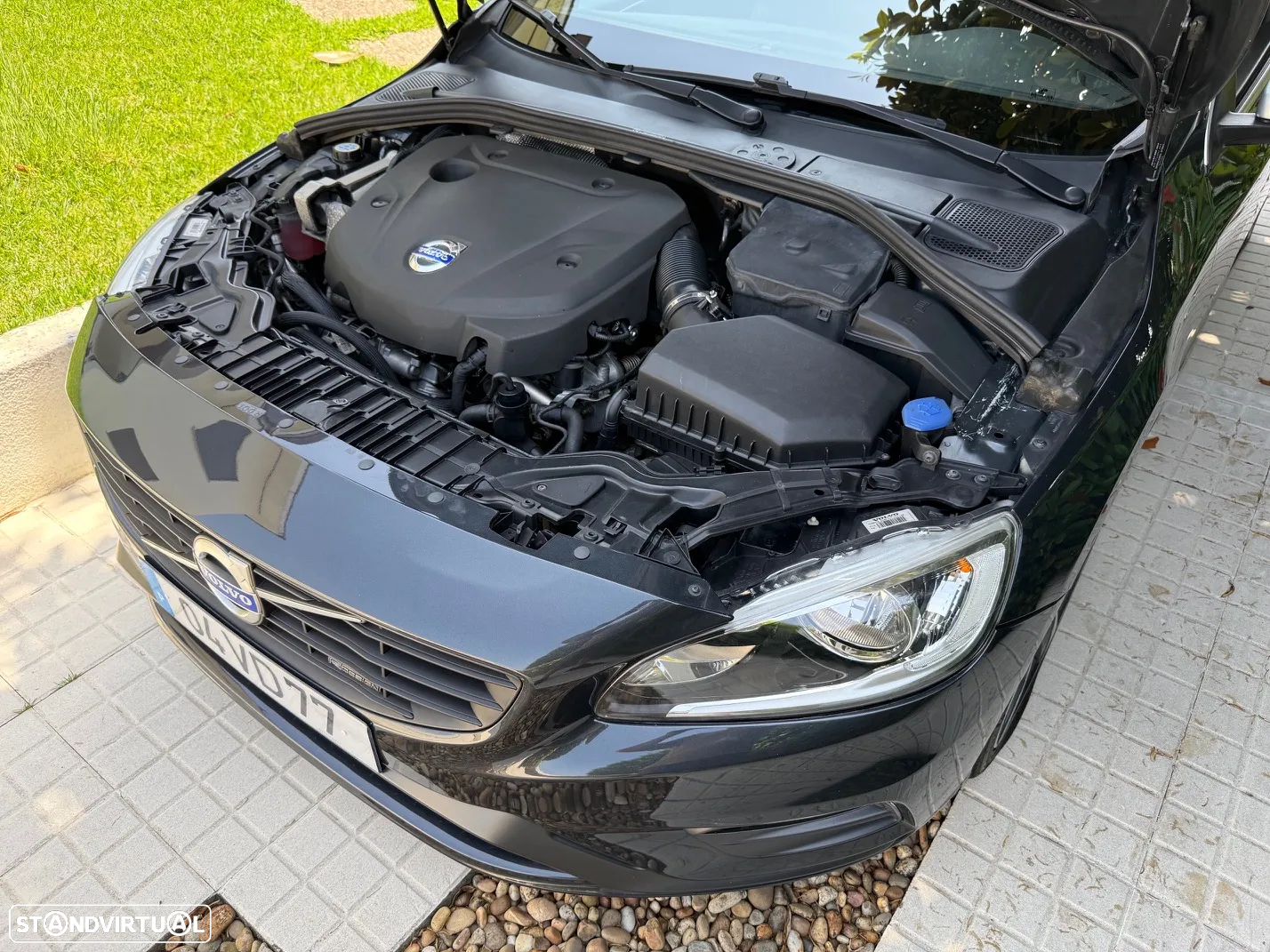 Volvo V60 2.0 D4 R-Design - 24